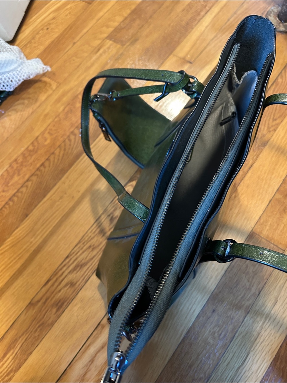 Green Leather Tote Shoulder/Handbag with Front Pocket and included clutch, MBDM - Picture 6 of 10